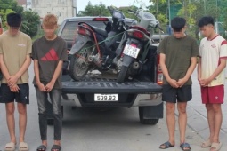CSGT cho xem lại video con chạy xe đánh võng, bố mẹ ' giật mình '