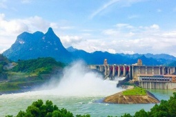 Thủy điện Tuyên Quang mở thêm 2 cửa xả lũ