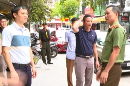 VIDEO: Giám đốc Công an Thanh Hóa trực tiếp chỉ đạo khám xét nhà trùm giang hồ Vi  " ngộ " 