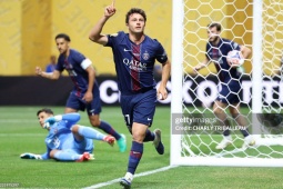 " Vua Cúp C1 " PSG vùi dập đội Messi: 4 bàn hiệp 1, đàn em Ronaldo cú đúp