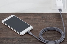 Điện thoại sạc pin quá chậm? Không phải do củ sạc mà là thứ ít ai ngờ tới này