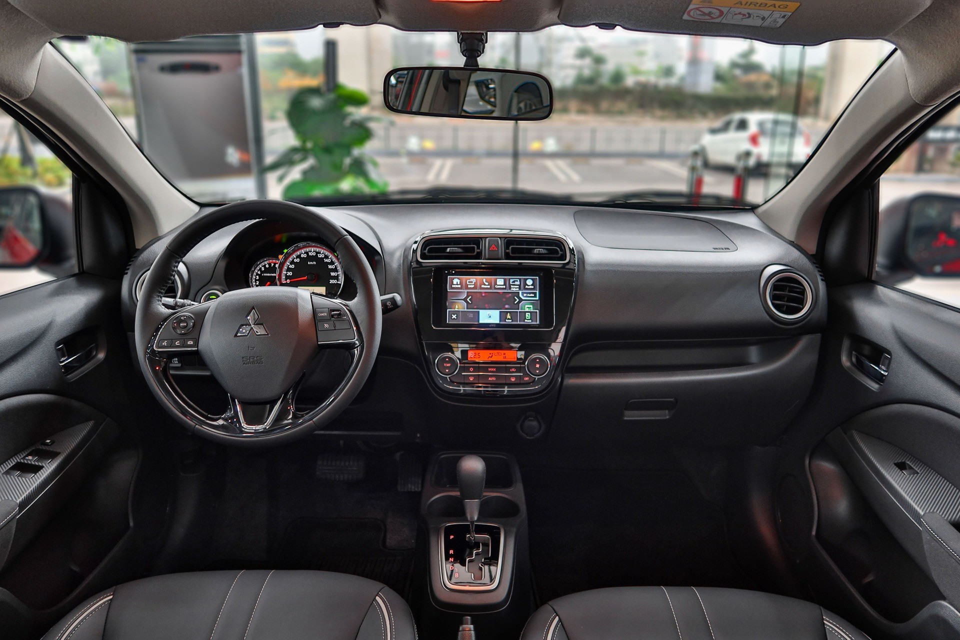 Mua sedan tầm giá 500 triệu chọn Mitsubishi Attrage hay Mazda2? - 3