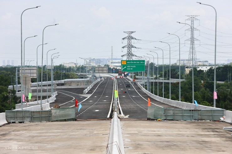 Hình dáng cầu dây văng cao nhất Việt Nam sắp hoàn thành - 11