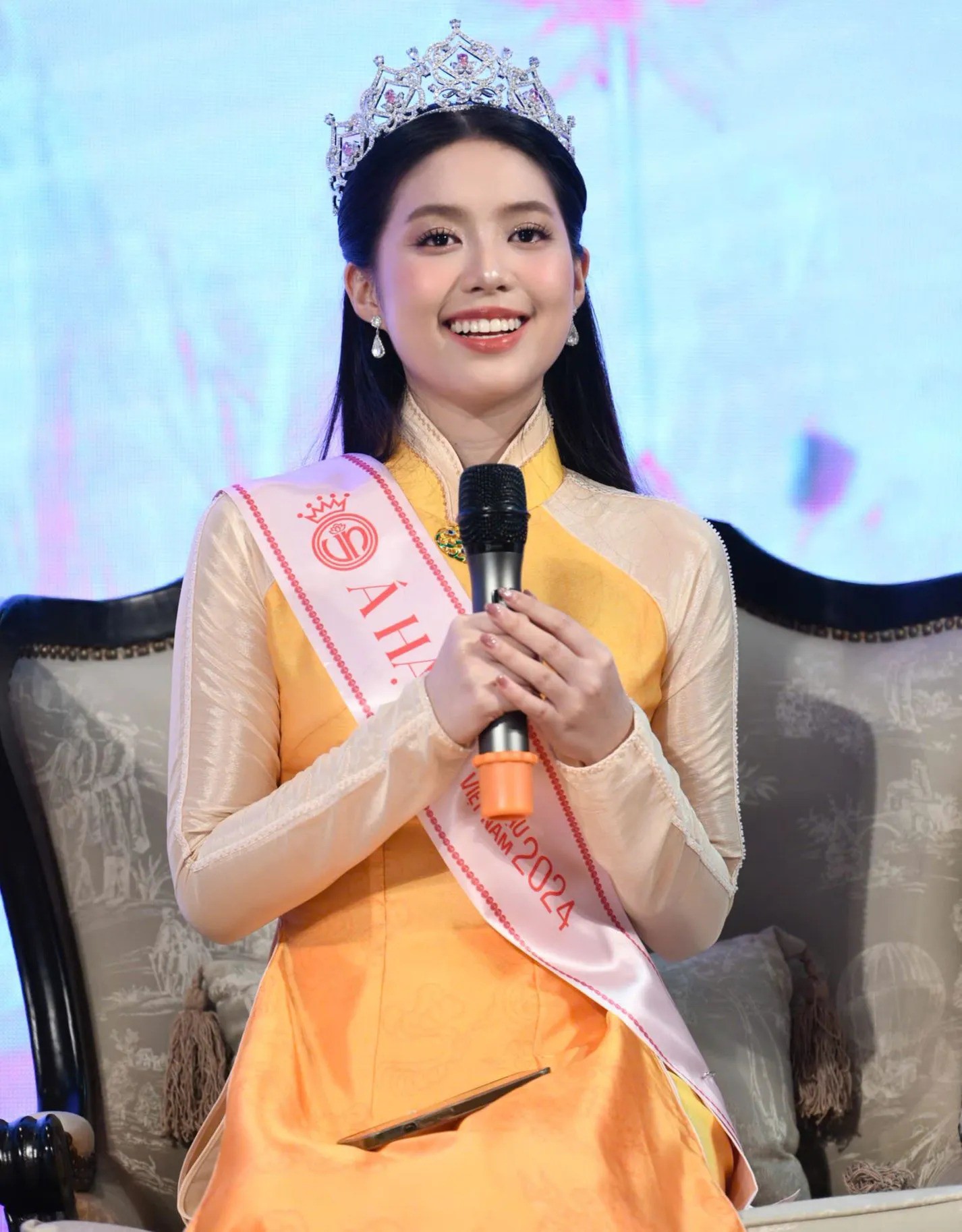 Hoa hậu Hà Trúc Linh, Á hậu Châu Anh và Vân Nhi sau đêm đăng quang - 12