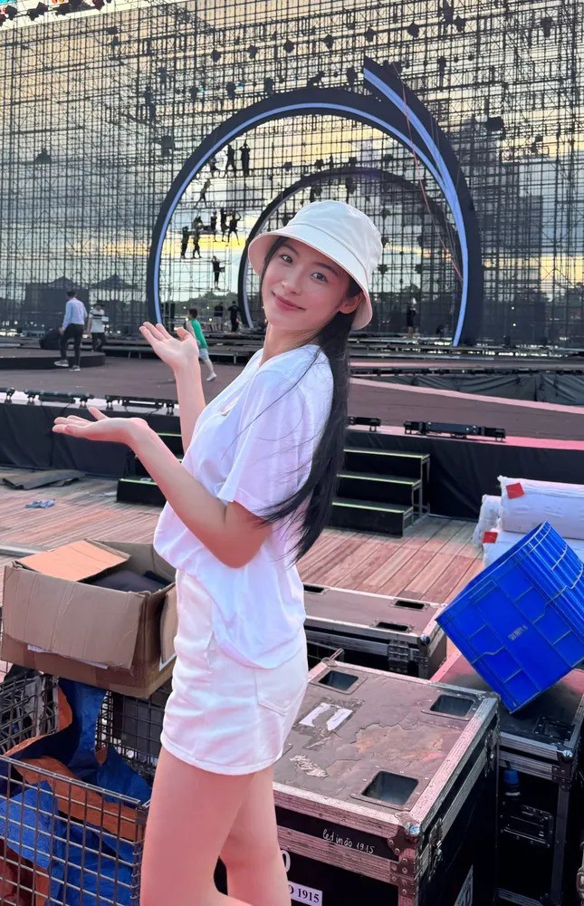 Ngắm Top 3 Hoa hậu Việt Nam 2024 tự tin khoe nhan sắc qua ảnh chụp cam thường - 7