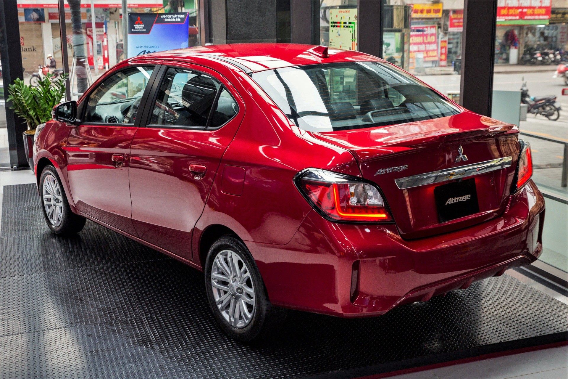 Mua sedan tầm giá 500 triệu chọn Mitsubishi Attrage hay Mazda2? - 5