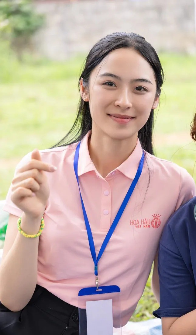 Ngắm Top 3 Hoa hậu Việt Nam 2024 tự tin khoe nhan sắc qua ảnh chụp cam thường - 9
