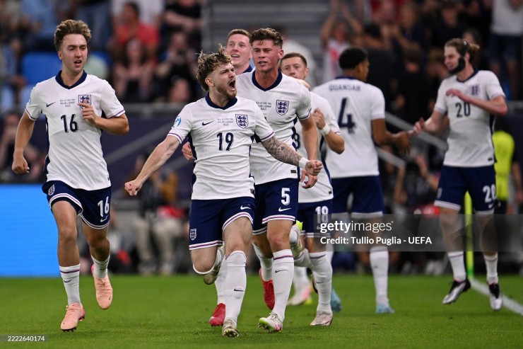 U21 Anh thắng nghẹt thở U21 Đức để lên ngôi vô địch