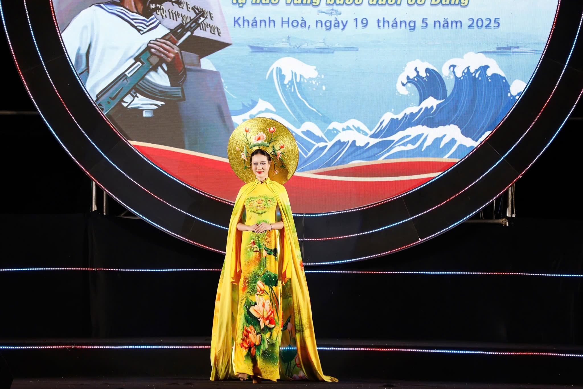 Người đẹp tự tin trong phần thi của mình.