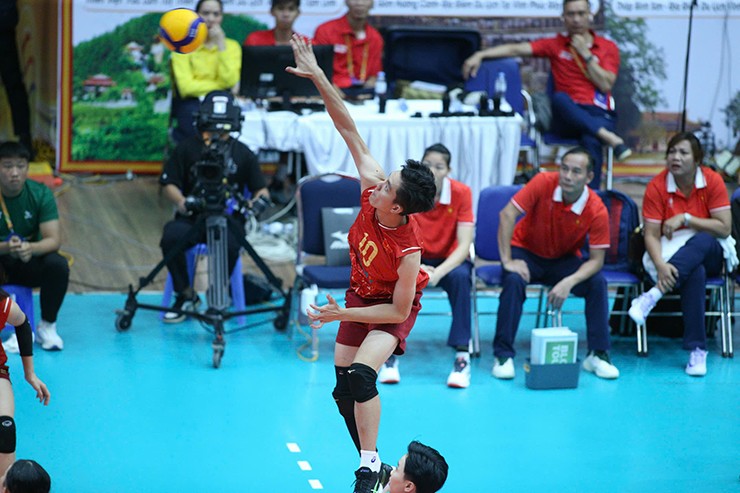 Bích Tuyền ghi 19 điểm trước Philippines