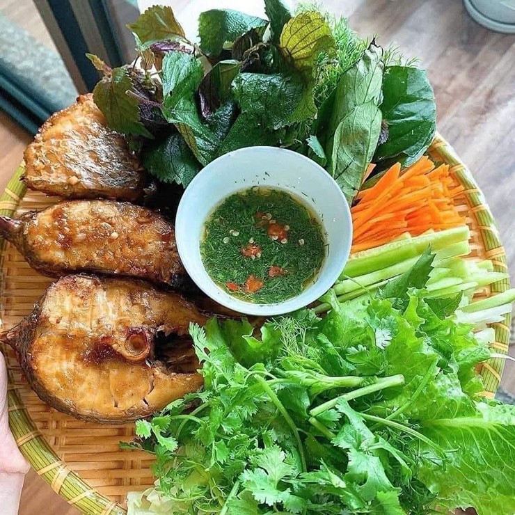 Từ cá chẽm, người nội trợ có thể chế biến ra hàng loạt món ăn hấp dẫn như: cháo cá chẽm cho trẻ nhỏ, cá chẽm nướng muối ớt, hấp xì dầu, kho tộ...
