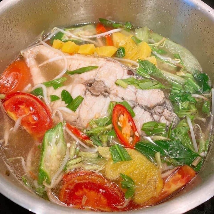Với giá cả phải chăng và nguồn dinh dưỡng dồi dào, cá chẽm được người thành phố ưa chuộng, tìm mua về đổi bữa cho gia đình.
