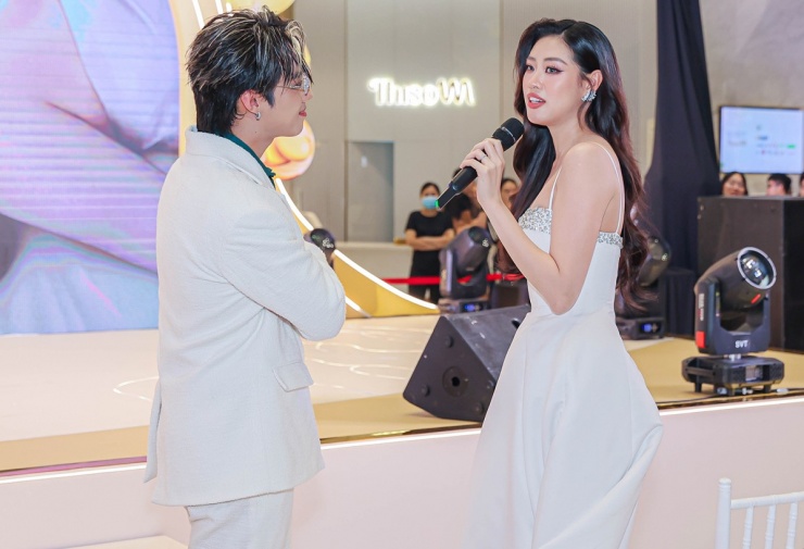Khánh Vân, Lương Thùy Linh mặc sexy đọ sắc ở sự kiện - 5