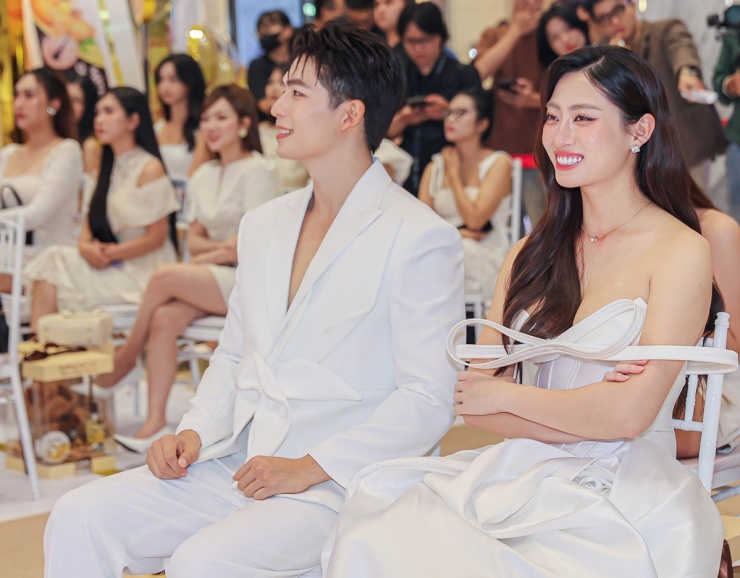 Khánh Vân, Lương Thùy Linh mặc sexy đọ sắc ở sự kiện - 6