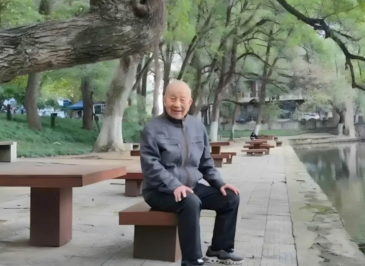 Cụ ông Ngô Truyền Trung coi đầu tư cổ phiếu như một cách phòng ngừa sa sút trí tuệ. Ảnh: Baidu