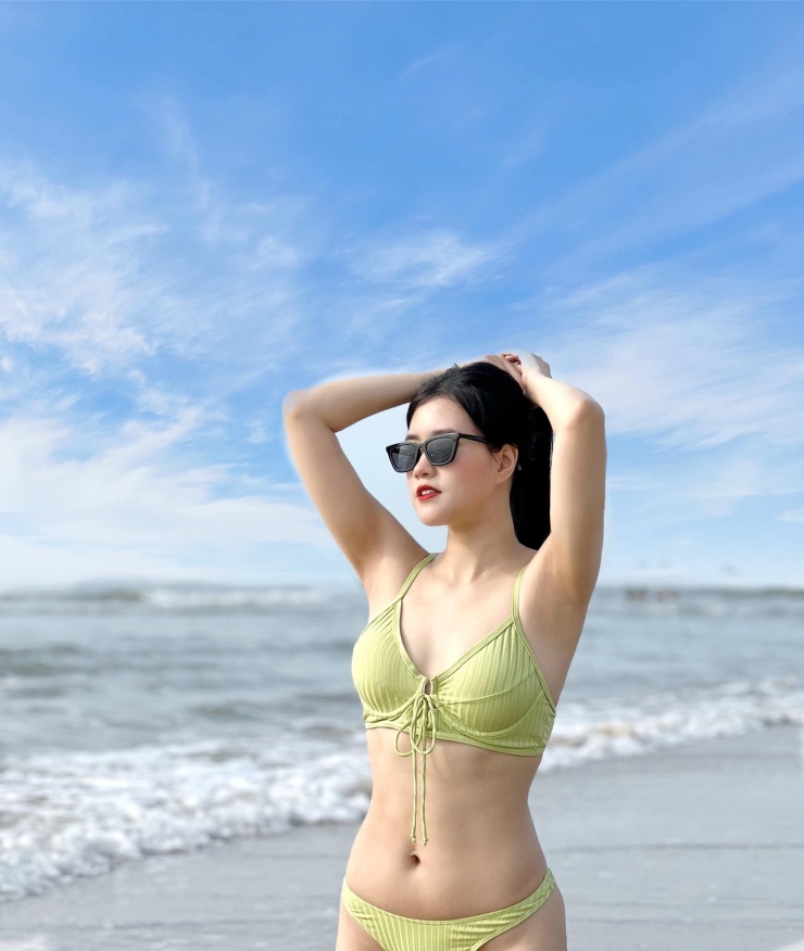 Vóc dáng nóng bỏng và nhan sắc trẻ trung của bà mẹ 2 con ở tuổi U40.&nbsp;