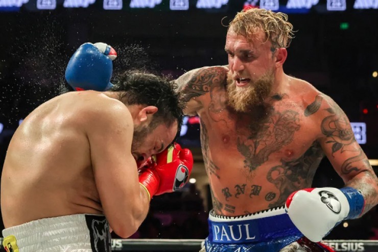 Jake Paul sau khi thắng Mike Tyson lại áp đảo Julio, có võ sĩ bị điện giật trên sàn đấu