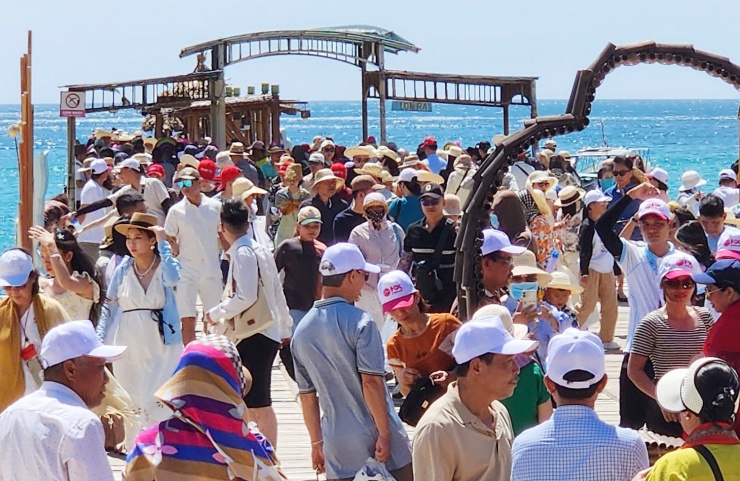 Nhiều điểm check-in hút du khách trên cung đường từ Phú Yên đến Bình Định - 10