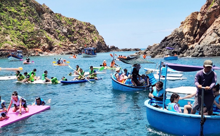 Nhiều điểm check-in hút du khách trên cung đường từ Phú Yên đến Bình Định - 14