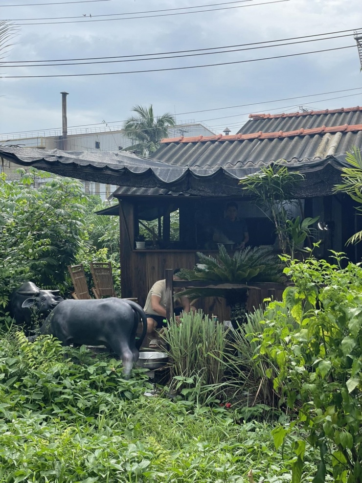 Huỳnh Anh Tuấn phá dỡ nhà chòi bị ngập nước, tốc mái sau mưa lớn - 7