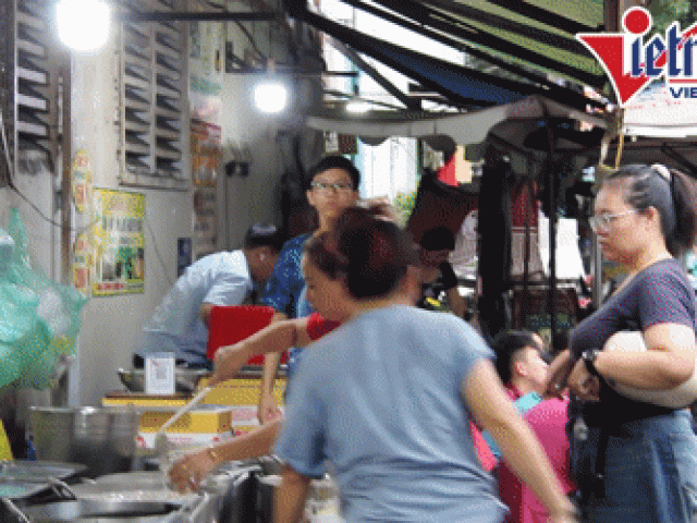 Quán chè mâm nửa thế kỷ ở TPHCM nườm nượp khách, bán gần 1.000 bát mỗi ngày