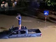 TP Thái Nguyên ngập sâu, nhiều ô tô chết máy giữa "biển nước"