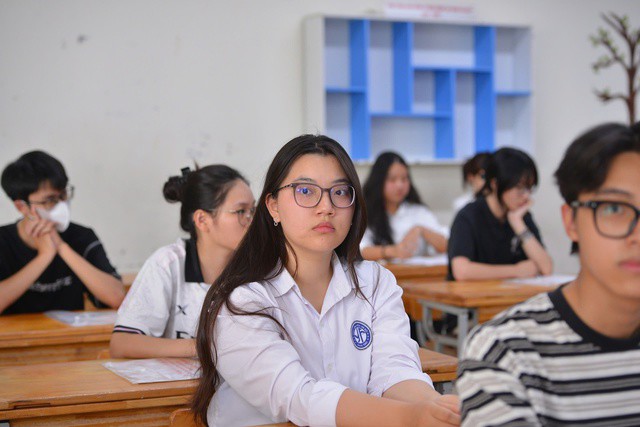 Thí sinh tham dự kỳ thi tốt nghiệp THPT tại một điểm thi ở Hà Nội.
