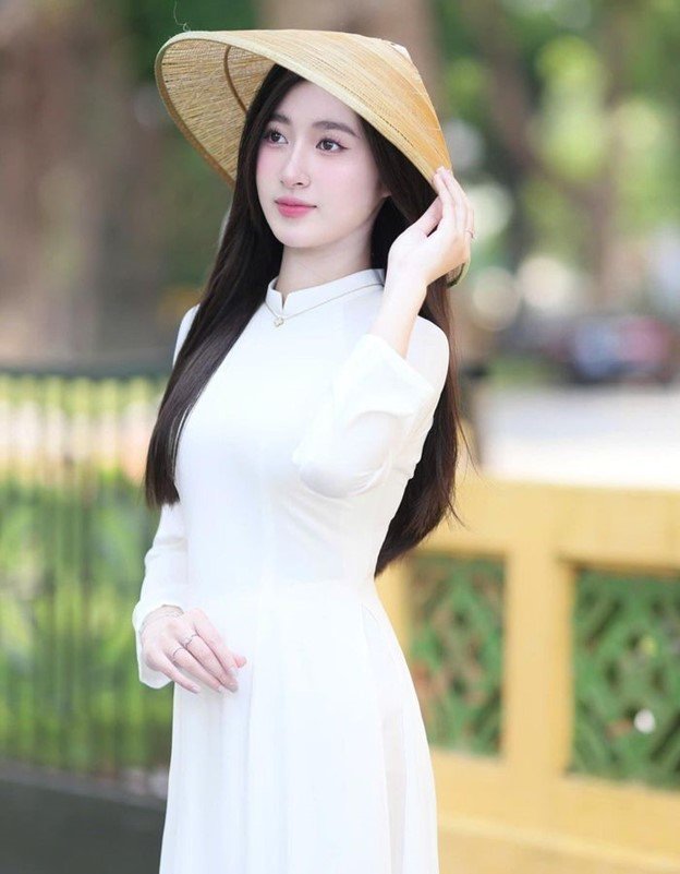 Nhan sắc trong trẻo của cô gái 19 tuổi vừa trở thành Hoa hậu Trái Đất Việt Nam - 4