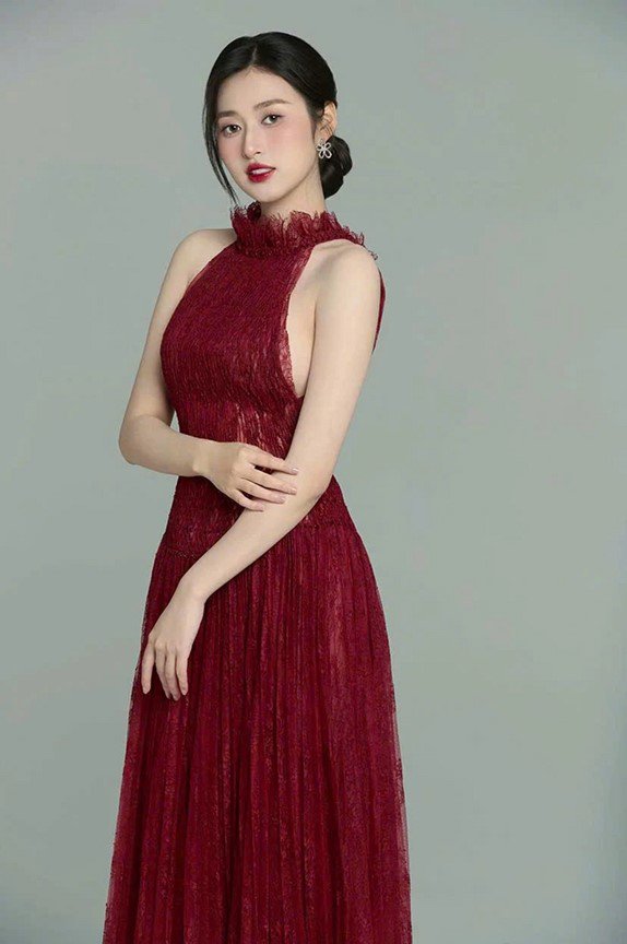 Nhan sắc trong trẻo của cô gái 19 tuổi vừa trở thành Hoa hậu Trái Đất Việt Nam - 11