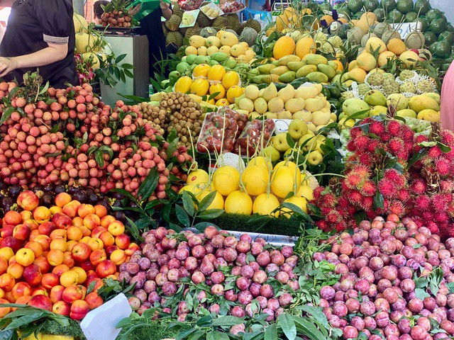 Ưu điểm của mận hậu Việt Nam là trái còn nguyên phấn, tươi, giòn, ngọt và có vị chua thanh đặc trưng nên ăn hoài không chán.