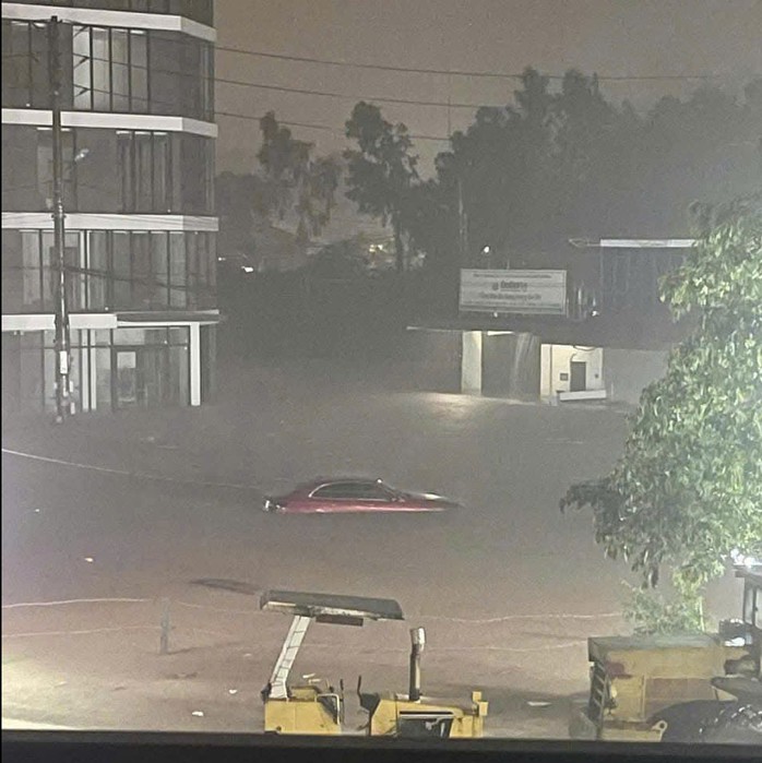 Mưa lớn gây ngập lụt nghiêm trọng ở TP Thái Nguyên. Ảnh: Thái Nguyên News