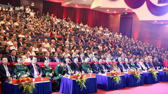 Quang cảnh lễ công bố ở nhà hát Trưng Vương (Đà Nẵng).