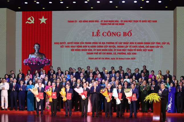 Công bố Bí thư, Chủ tịch UBND các tỉnh, thành phố mới sau sáp nhập - 18