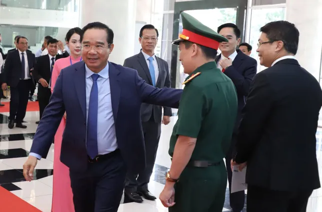 Công bố Bí thư, Chủ tịch UBND các tỉnh, thành phố mới sau sáp nhập - 19