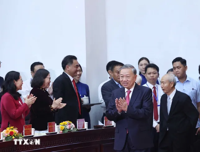 Công bố Bí thư, Chủ tịch UBND các tỉnh, thành phố mới sau sáp nhập - 18