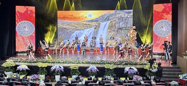 Chương trình văn nghệ chào mừng.