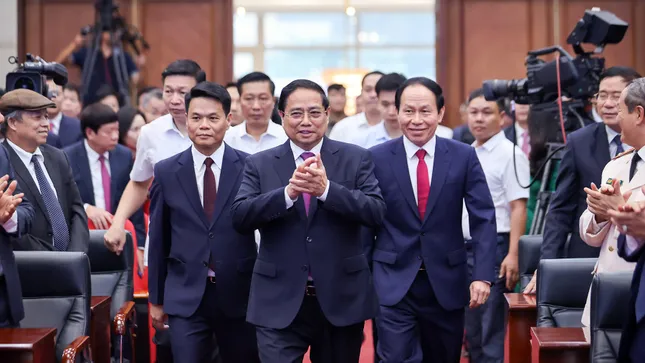 Công bố Bí thư, Chủ tịch UBND các tỉnh, thành phố mới sau sáp nhập - 18