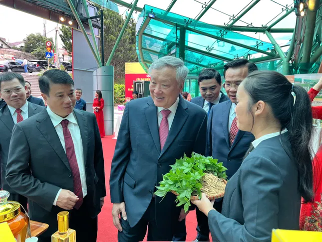 Ủy viên Bộ Chính trị, Phó Thủ tướng Thường trực Chính phủ Nguyễn Hòa Bình tham dự lễ công bố ở Lâm Đồng. Ảnh: Thái Lâm.
