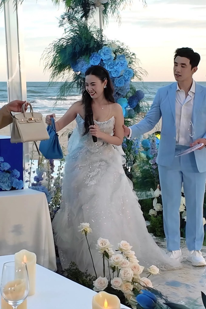 Midu bất ngờ khi thấy món quà từ ông xã.