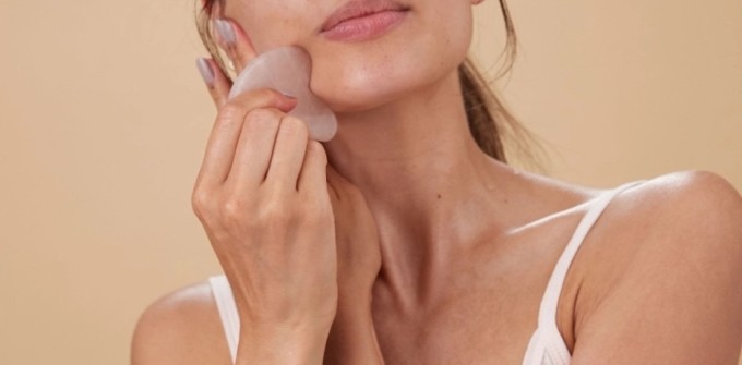 Thói quen massage giúp tăng tuần hoàn máu, giúp làn da tươi tắn, rạng rỡ hơn.