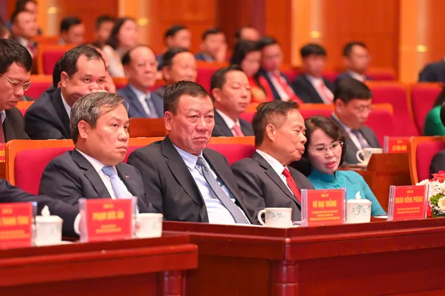 Ông Đoàn Hồng Phong, Tổng Thanh tra Chính phủ dự lễ công bố Nghị quyết của Quốc hội và Ủy ban Thường vụ Quốc hội về việc sắp xếp các đơn vị hành chính cấp huyện, cấp xã ở Quảng Ninh.