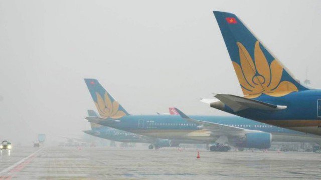 Chuyến bay VN7569 của Vietnam Airlines từ Hà Nội đi Cam Ranh lúc 20h35 ngày 29/6 phải hạ cánh xuống sân bay Đà Nẵng để hỗ trợ, cấp cứu hành khách có dấu hiệu bất thường về sức khỏe.