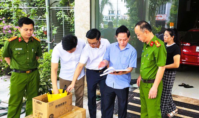 Hình ảnh Công an tỉnh Thanh Hóa thực hiện khám xét tại nhà và công ty của trùm giang hồ Vi "ngộ". Ảnh: Công an Thanh Hóa