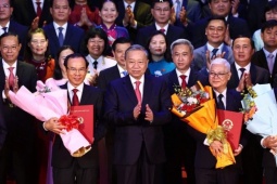 Công bố lãnh đạo các tỉnh thành mới