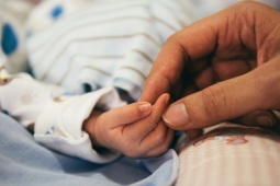 Vụ bé 3 tháng tuổi bị xâm hại: Kẻ xấu có thể đối mặt hình phạt nào?