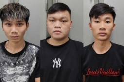 Bị bắn đạn bi sắt, mang kiếm gỗ đi đánh trả thù