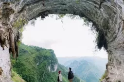 Tuyến du lịch Mã Pí Lèng - Mèo Vạc hút khách dịp hè