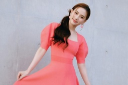 Ái nữ của  ' Vua sòng bạc '  phối đồ tươi trẻ