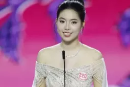 Người giúp Á hậu Châu Anh tự tin đọc thơ trong phần thi ứng xử