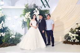 Các HLV V-League có ngày vui nhất đời: Người cưới vợ, U60 cầu hôn bạn gái xinh đẹp
